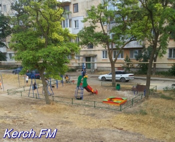 Новости » Общество: На Ульяновых появилась новая детская площадка