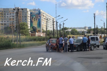 В Керчи столкнулись две иномарки