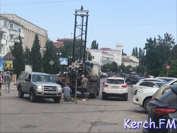 В центре Керчи разрыли дорогу