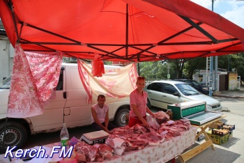 Мясо и посуду продают на сельхозярмарке в Аршинцево