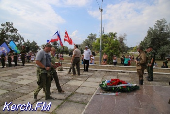 В Героевке возложили цветы к братской могиле