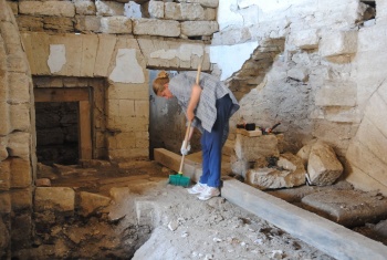 Археологи откопали редут крепости Керчь от свиных экскрементов