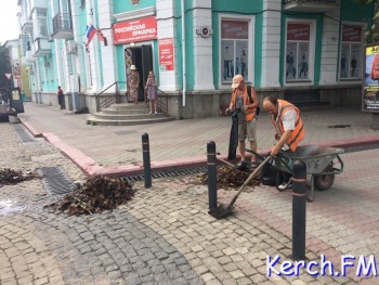 На Ленина чистили ливневки и косили траву