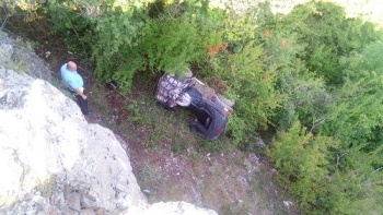 В крымских горах два туриста сорвались со скалы на квадроцикле