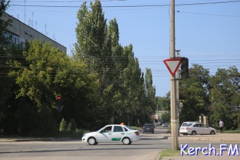 На перекрестке Горького-Фурманова не исправен один из светофоров