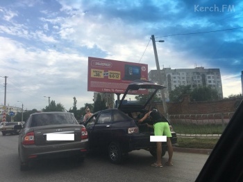 Новости » Криминал и ЧП: В Керчи столкнулись две «Lada»