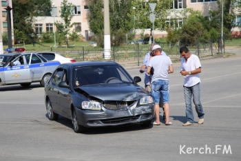 У Ворошиловского кольца столкнулись две иномарки