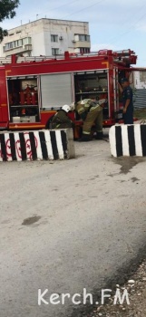 Пожарные Керчи не могли проехать к возгоранию из-за перекрытой дороги на Рыбаков