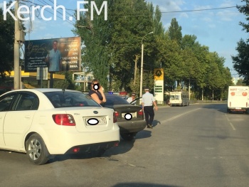 В Керчи не смогли поделить дорогу «КИА» и «Деу»