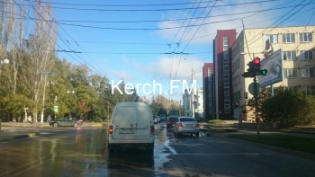 Новости » Общество: В Керчи произошло еще три порыва водовода