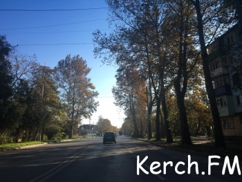 Новости » Общество: В Керчи на Пошивальникова-Генерала Петрова почти месяц не работает светофор