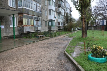 Новости » Общество: Керчане пожаловались Бороздину на отсутствие дорог и освещения на Спартака