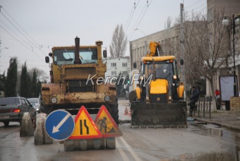 Новости » Коммуналка » Общество: Ждите пробок: на Кирова роет водоканал