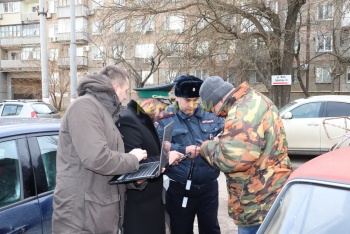 Новости » Общество: В Керчи ФССП, ФНС и ГИБДД проводят совместную кампанию «Узнай о своих долгах»