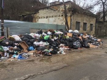 Город Керчь завален мусором, кто за это должен отвечать?