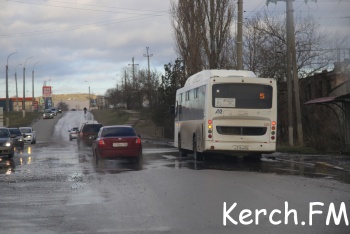 Новости » Общество: Керчане предлагают администрации города подождать маршрутку на остановке «АТП»