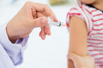 Крымчане стали осознанней относится к вакцинации, – специалист минздрава (опрос)