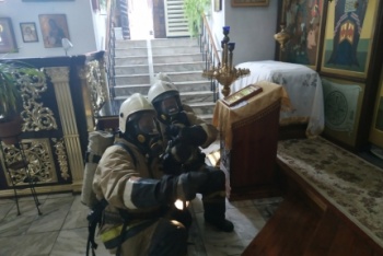 В Керченском храме учились тушить пожар
