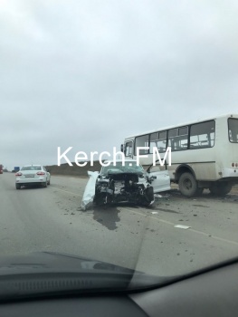 На выезде из Керчи столкнулись четыре автомобиля