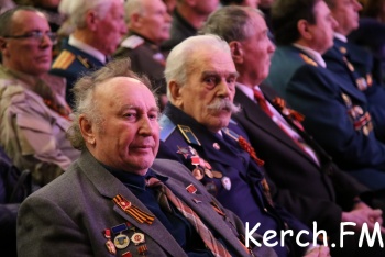 В Керчи мужчин поздравили с Днем защитника отечества (видео)