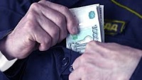 Сотрудника ГИБДД в Крыму поймали на взятке 35 тысяч рублей