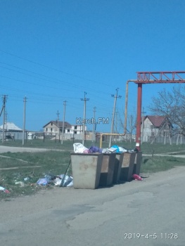 Новости » Общество: Жители Войково требуют оборудовать контейнерные площадки у дороги