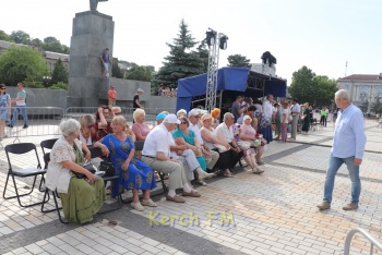 Новости » Общество: Не ударить в грязь лицом: в Керчи готовятся к торжеству