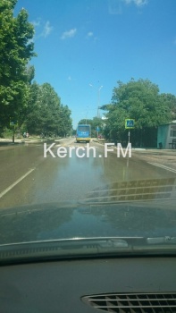 Новости » Общество: На Орджоникидзе произошел порыв водовода