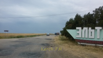 Новости » Общество: Дорогу из Керчи в Челядиново начали ремонтировать