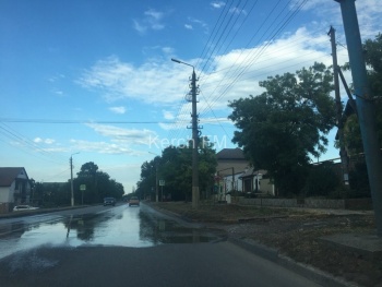 Новости » Общество: На Чкалова произошел порыв водовода