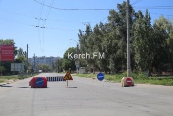 Новости » Общество: В Керчи еще на два дня ограничат движение транспорта из-за работ на водоводе