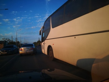 Новости » Общество: Рейсовый автобус «Севастополь-Керчь» попал в аварию под Феодосией