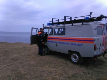 Новости » Криминал и ЧП: Больше суток водолазы искали пропавшего туриста в Черном море