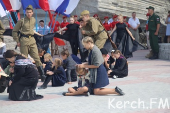 Новости » Общество: В Аджимушкае показали театральное выступление о войне (видео)