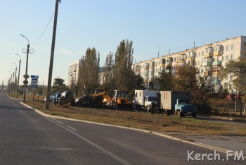 Новости » Коммуналка: Водоканал меняет водопровод на Буденного