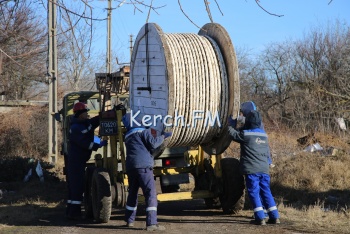 Новости » Общество: В Аршинцево КРЭС укладывает новый кабель