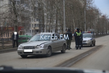 Новости » Общество: На Генерала Петрова столкнулись «ВАЗ» и «Hyundai»