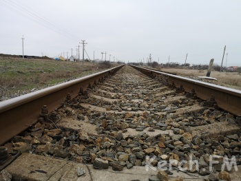 Новости » Общество: После запуска железнодорожной части Крымского моста старую дорогу используют как спецпуть