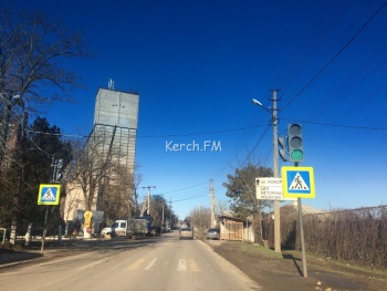 Новости » Общество: В Керчи на Кокорина включили светофор