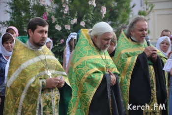 Новости » Общество: Крымский священник посоветовал болеющим временно не ходить в храм