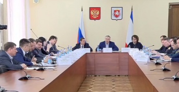 Число изолированных и лиц под наблюдением в Крыму растет