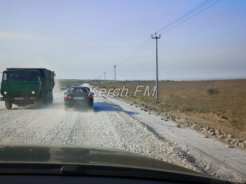 Новости » Общество: Дорогу в Курортное начали ремонтировать