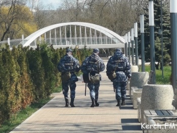 Выходной в Керчи: пустые улицы, парки, берег моря – коронавирус