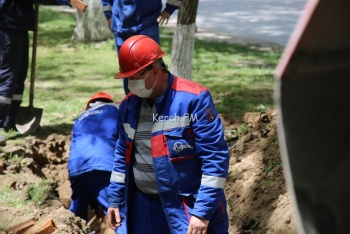 Новости » Общество: КРЭС занимается устранением повреждений в Керчи