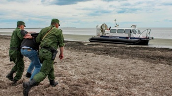 Новости » Криминал и ЧП: Крымские пограничники задержали тайно переправившегося через Сиваш мужчину