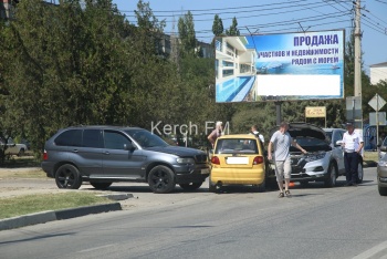 Новости » Криминал и ЧП: В Керчи произошла тройная авария