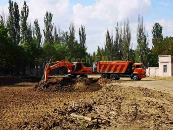 Новости » Общество: Для детского сада на Клинковского в Керчи котлован под здание вырыли за 3 дня