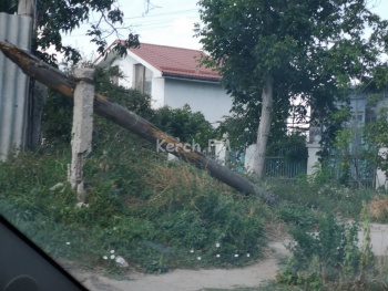 Новости » Общество: В Керчи появилась улица гнилых столбов