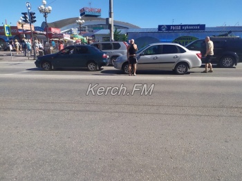 Новости » Общество: В Керчи произошли две аварии в разных районах