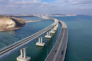 Новости » Общество: За три летних месяца по Крымскому мосту проехало почти два миллиона машин